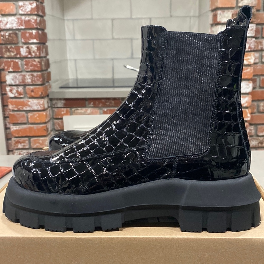 NWT topshop patent leather chelsea boot